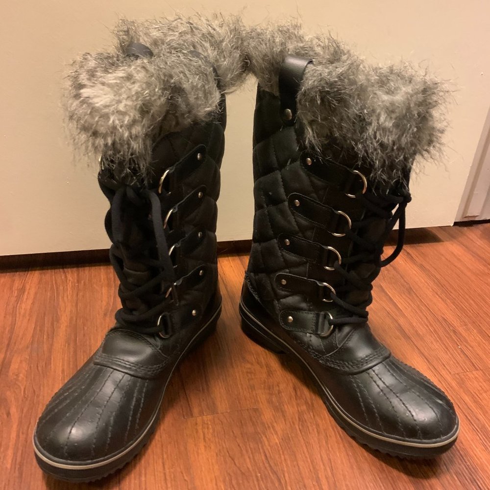 SOREL Joan of Arctic Waterproof Boot - Barely Worn